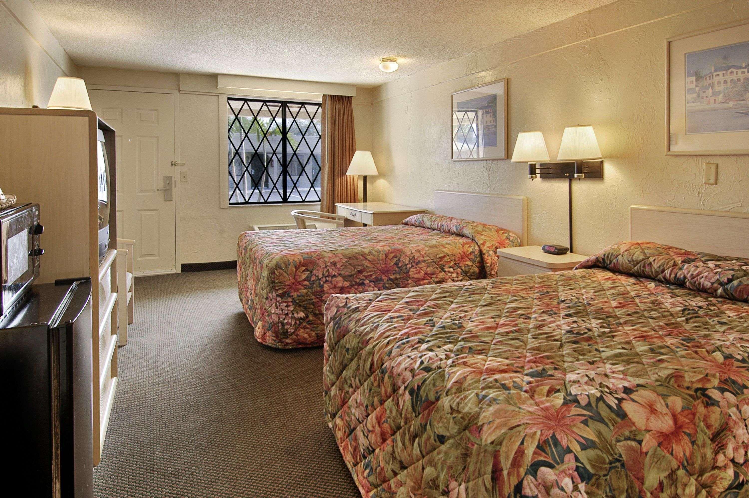 Super 8 by Wyndham Lantana West Palm Beach Exterior foto