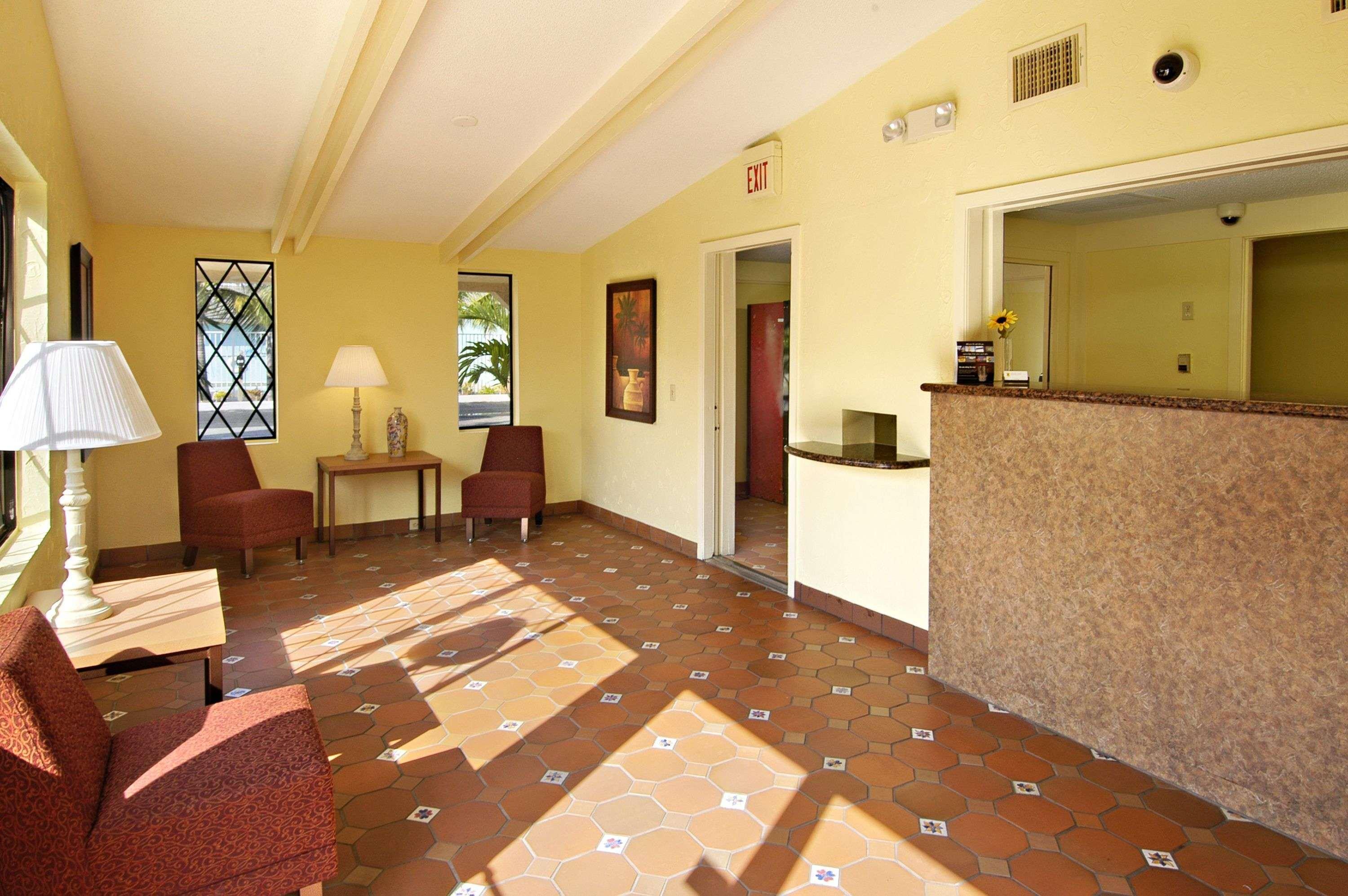 Super 8 by Wyndham Lantana West Palm Beach Exterior foto